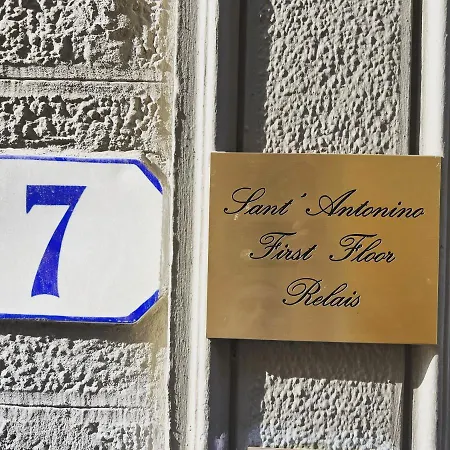 Sant Antonino First Floor Relais Guest house *